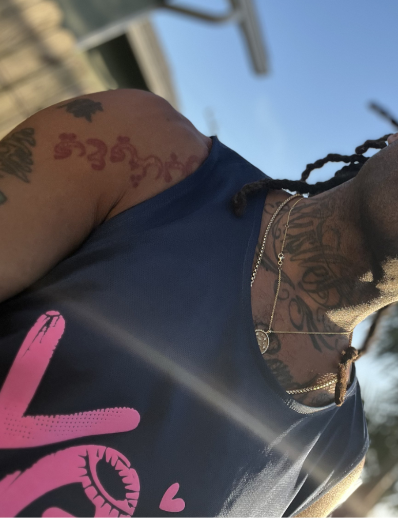Y O A RAISED SILKY SPORTS TANK